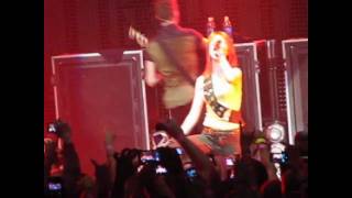 Hayley Breaks up Fight & "For a pessimist, I'm Pretty Optimistic @ Dodge Theatre