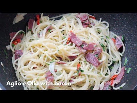 AGLIO E OLIO WITH BACON | EASY 15 MINUTE PASTA RECIPE