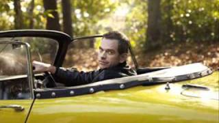 Salutations Distinguées Lyrics English Translation