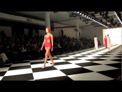 Desfile da Adriana Degreas superchic durante SPFW verão 2014