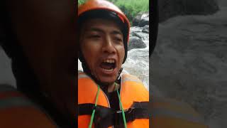 preview picture of video 'Keseruan Rafting Pacet Mojokerto bersama teman2 kerja'