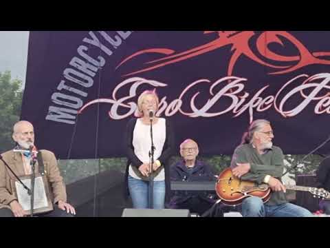 Lenka Plačková????????