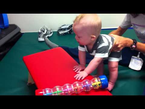 Ver vídeo Down Syndrome Noah takes his first steps to standing tall