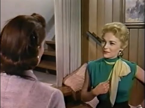 Movie Catfights - Petite blond villainess challenges heroine to a fight! Result a one punch KO!