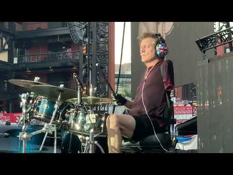 Def Leppard Live - Rick Allen Drumming 4K