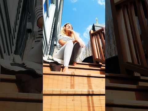 Video Thumbnail for 3 minutes of fully embodied mindfulness.