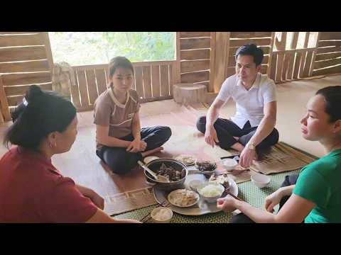 Mom invited Khanh and Hoang over for lunch and wanted to tell them something important