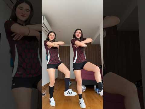 Muy bueno en el fuchibol ⚽️❤️  #canelo #ronaldinho #brasileño #gemelas #boxeo #baile