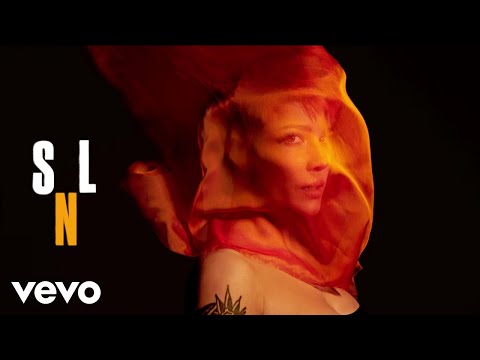 Halsey - Eastside (Live From Saturday Night Live)