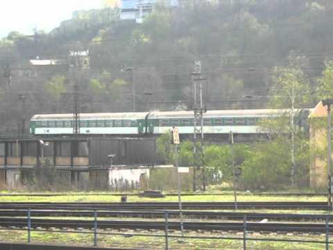 Průjezd vlaku Os 6414 mezi stanicemi Ústí nad Labem - Střekov a Ústí nad Labem - Západ