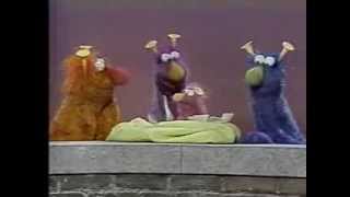 Classic Sesame Street - Baby Honker&#39;s first honk