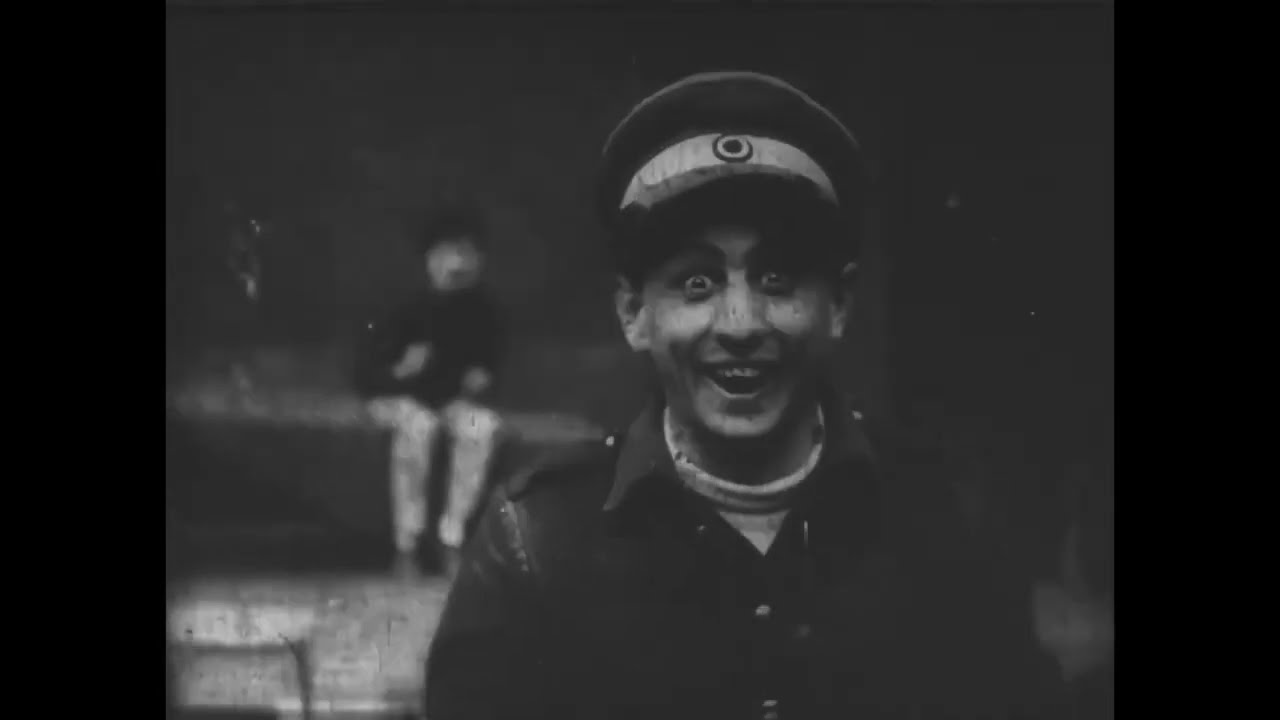 Robinet guardia cicliste (1913) Tweedledum as a Cycling Policeman