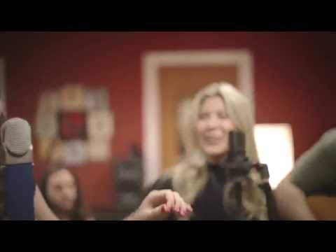 Rachell Luz, "É Pena Que Não" - Live at Perfection Studio