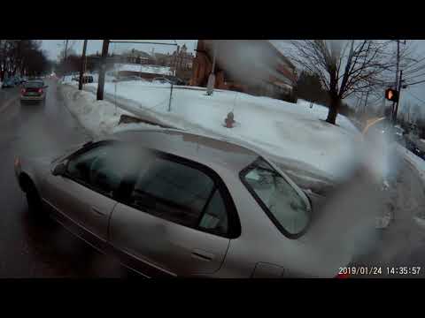 Impatient driver cuts off cyclist 2019/01/24 14:34:34