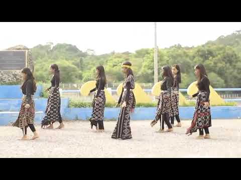 Praktek Kesenian Tari Tradisional SMA kelas XII.. Ponakanku (Fany Lango) dan temannya