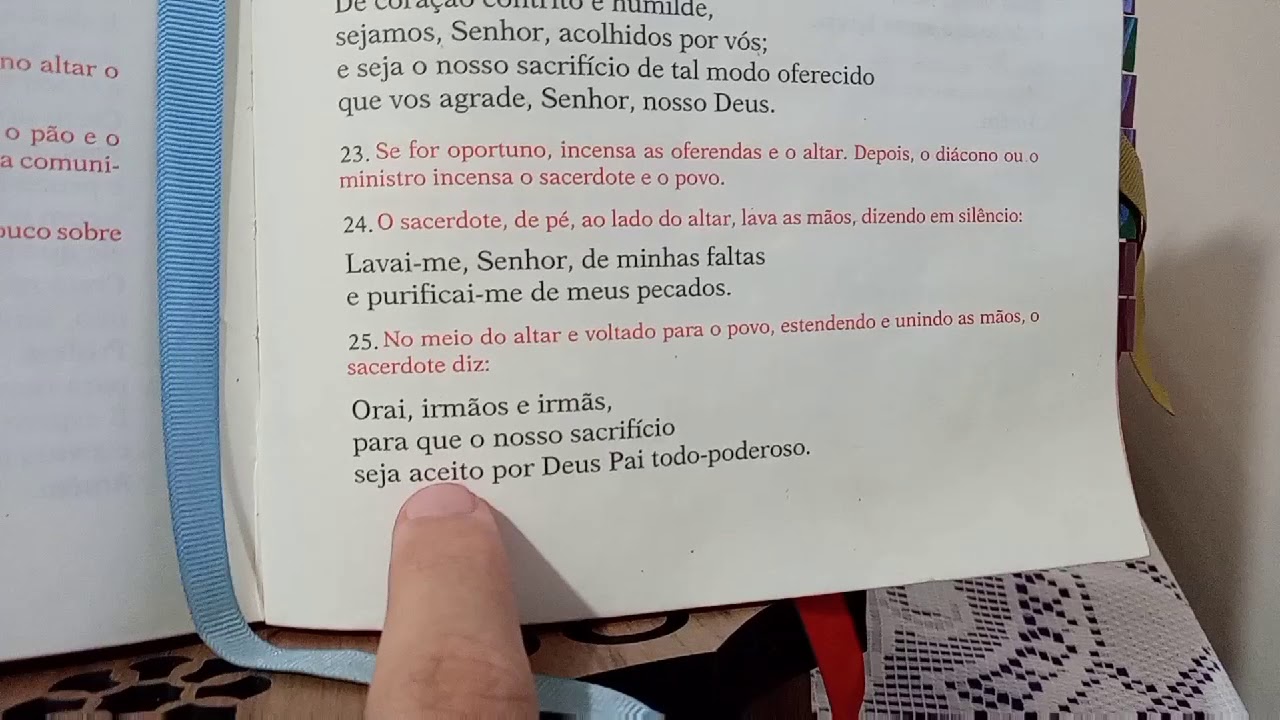 Quando virar a folha do Missal durante a Missa? E sobre a bênção de objetos. (Resp. a 2 inscritos)