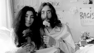 JOHN LENNON and YOKO ONO and THE PLASTIC ONO BAND   GIVE PEACE A CHANCE.wmv