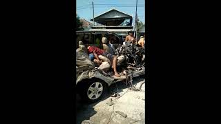 Download lagu VIDEO VIRAL BERCANDAAN BERUJUNG MAUT mp3 Download lagu VIDEO VIRAL BERCANDAAN BERUJUNG MAUT mp3