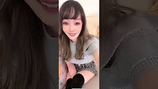 【TikTok】ライブ配信　カワイイ子が足元ソワソワ〜