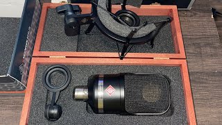Video thumbnail for NEUMANN TLM 107 BLACK + NEUMANN EA4 SHOCKMOUNT UNBOXING & AUDIO TEST! by Apollo Jetson🚀