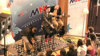 Conor Maynard - Vegas Girl (live bij MNM)