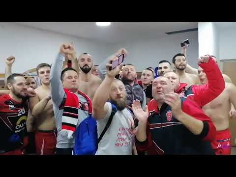 Igrači Sloge pjevaju svome treneru Aci Radosavljeviću