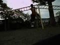 One arm pull ups  片手懸垂