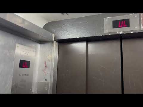 Westinghouse/Schindler Hydraulic Service Elevator #15 at The Mall at Short Hills - Short Hills NJ