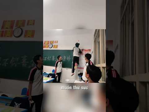 Nhảy cao để được nắm tay lớp trưởng🥰🥰