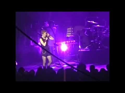 Shirley Manson of Garbage shouts out Queenadreena & Katiejane Garside (Electric Ballroom 8/28/02)