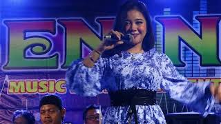 Download lagu HITAM BUKAN PUTIH:LIA D'ACADEMY mp3