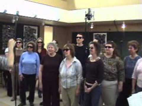 Kol Rinah sings Dreidel with James Baylis