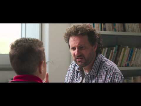 IL PROFESSOR CENERENTOLO - Scena dal film: James Bond