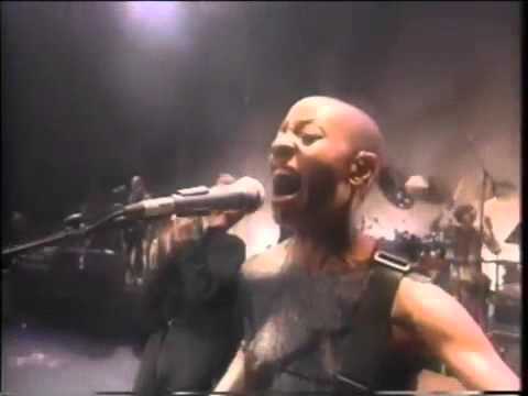 David Bowie & Gail Ann Dorsey   Under Pressure