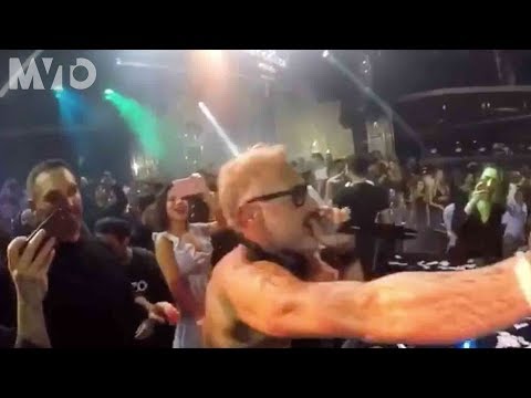 Gianluca Vacchi llama a Luis Fonsi en pleno show | The MVTO