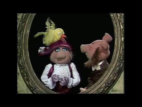 Muppet Songs: Muppet Pigs - Bird on Nellie's Hat