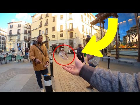 Avoid THIS Scam in Madrid (Bracelet Scam attempt)