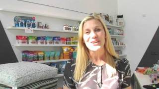 Katee Sackhoff et Tricia Helfer miment un chat et son matre