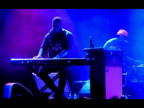 Robert Glasper 'Everything's Beautiful' Tribute to Miles Davis - Bitches Brew