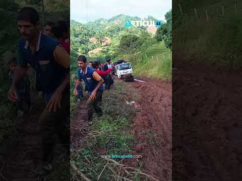 Caminos rurales intransitables para el transporte. Los ciudadanos y conductores viven un calvario