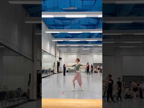 Some more turnssss 🌪️ #pirouette #balletdance #dancer