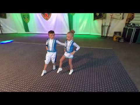 Jugendtanzpaar der Roten Funken beim Heimatabend in Harsewinkel 2018