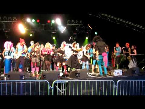 Dub Slave - Carnival Collective Live @ Blazing Saddles Stage, Glastonbury Sunday 27/06/2011