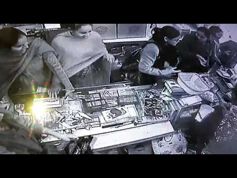 Amritsar,  vich purse chori kardiya di chori kand di video