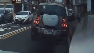 頭份警察告訴我們可以隨便停在馬路中間（檢舉失敗）