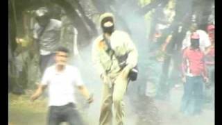 preview picture of video 'Pistoleros de la UBV atacando a los estudiantes de la UNET'