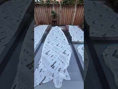 Videostill van een winterkap op een koivijver
