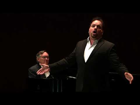 Rafael Dávila - Medley:  "En mi Viejo San Juan", "Preciosa"