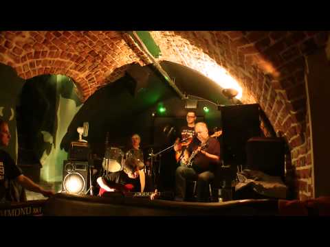 Pijana kobieta - u Soczewy (HD)