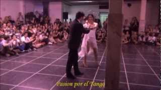 NATACHA POBERAJ y CARLOS RIVAROLA bailando el vals UN MOMENTO en FLOREAL MILONGA